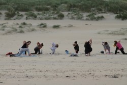 Yogagroep bij de duinen van Wassenaar